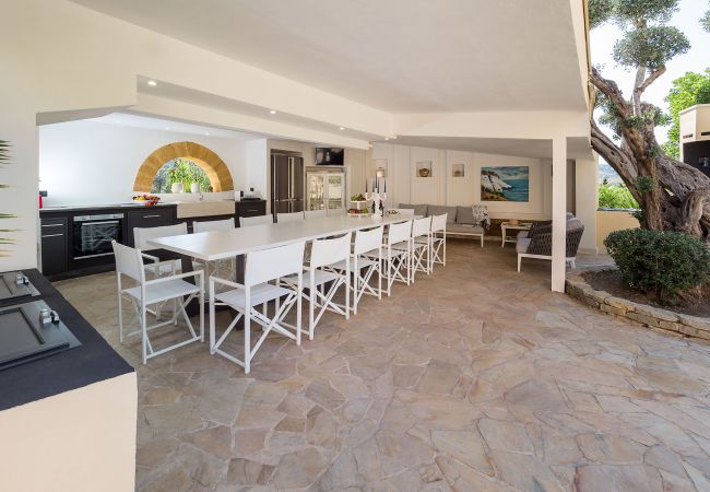 Villa a Agrigento - Splendida villa con piscina, area wellness, campetto di calcio ad Agrigento - 14 pax Villa a Agrigento - Splendida villa con piscina, area wellness, campetto di calcio ad Agrigento - 14 pax