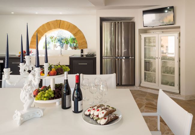 Villa a Agrigento - Splendida villa con piscina, area wellness, campetto di calcio ad Agrigento - 14 pax Villa a Agrigento - Splendida villa con piscina, area wellness, campetto di calcio ad Agrigento - 14 pax