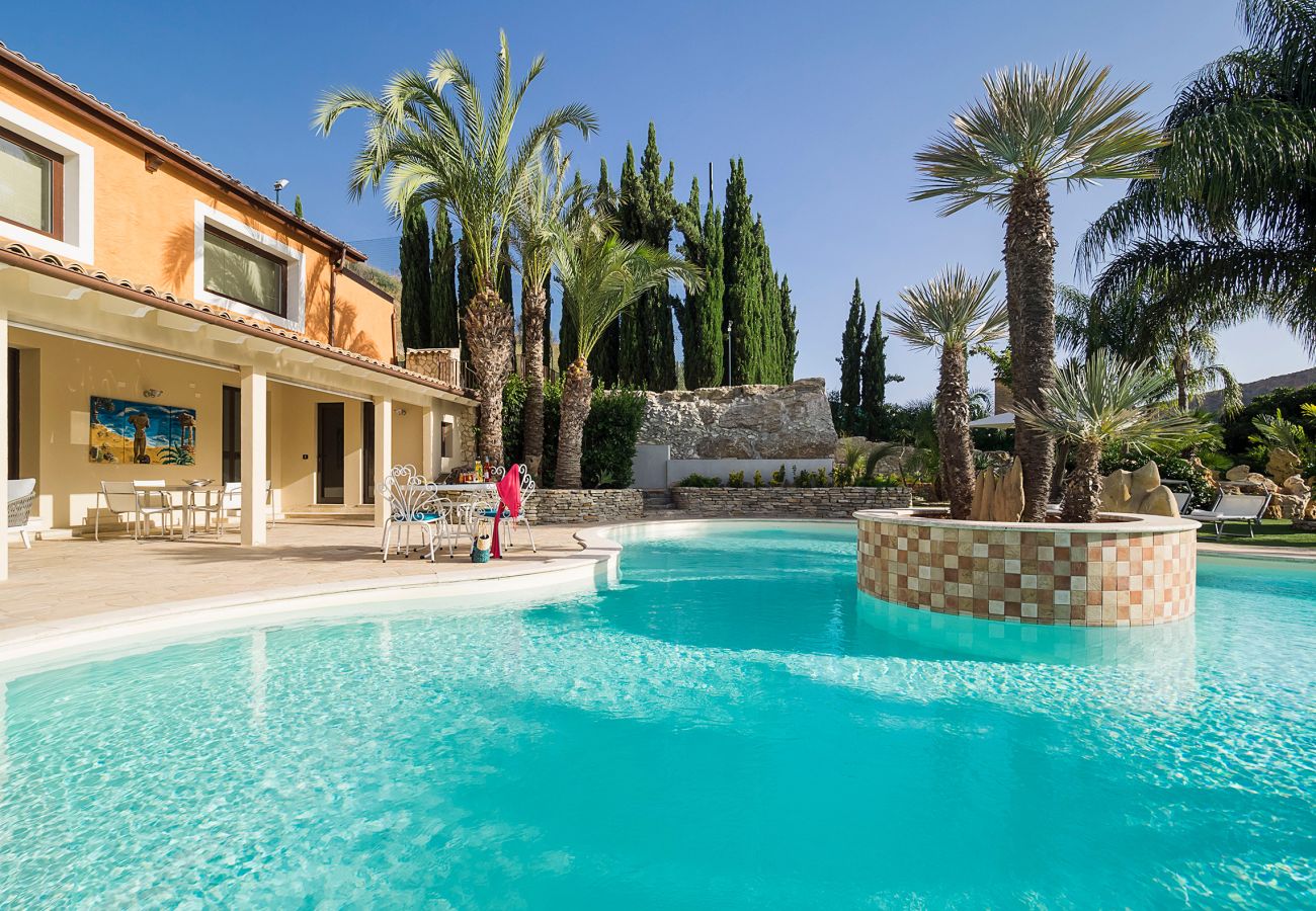 Villa a Agrigento - Splendida villa con piscina, area wellness, campetto di calcio ad Agrigento - 14 pax