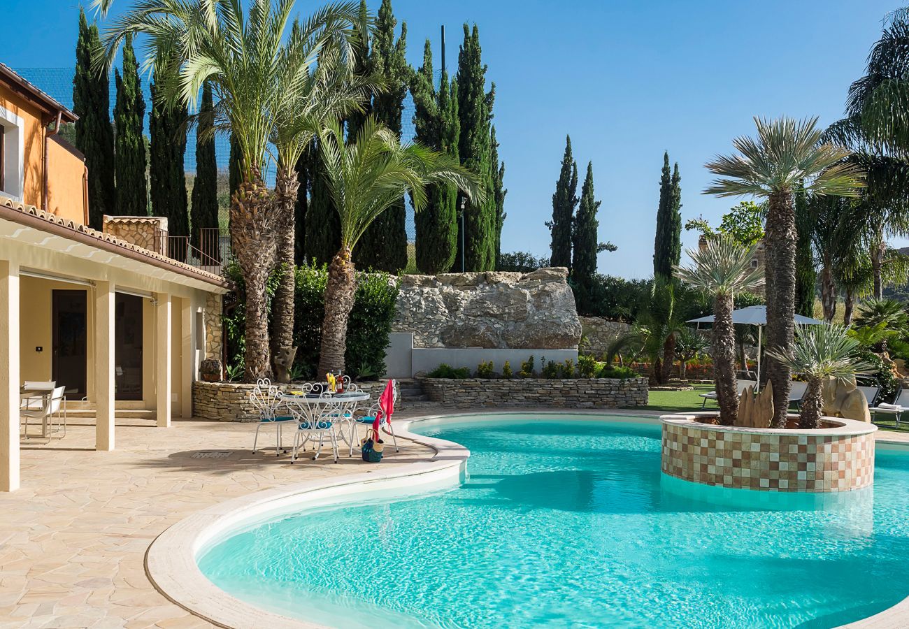 Villa a Agrigento - Splendida villa con piscina, area wellness, campetto di calcio ad Agrigento - 14 pax