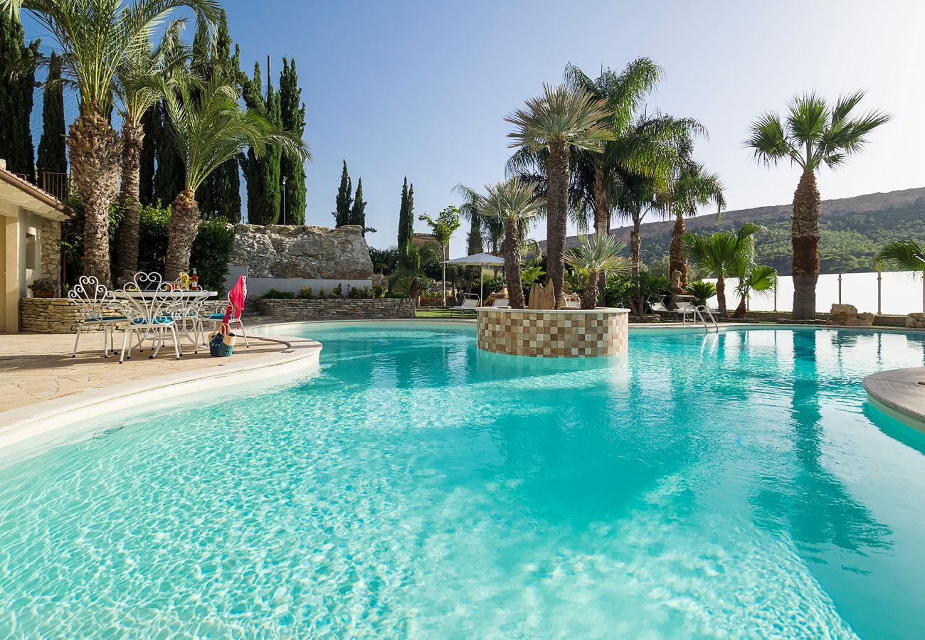 Villa a Agrigento - Splendida villa con piscina, area wellness, campetto di calcio ad Agrigento - 14 pax