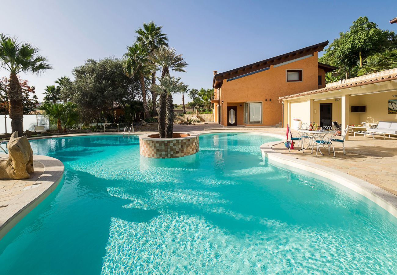 Villa a Agrigento - Splendida villa con piscina, area wellness, campetto di calcio ad Agrigento - 14 pax