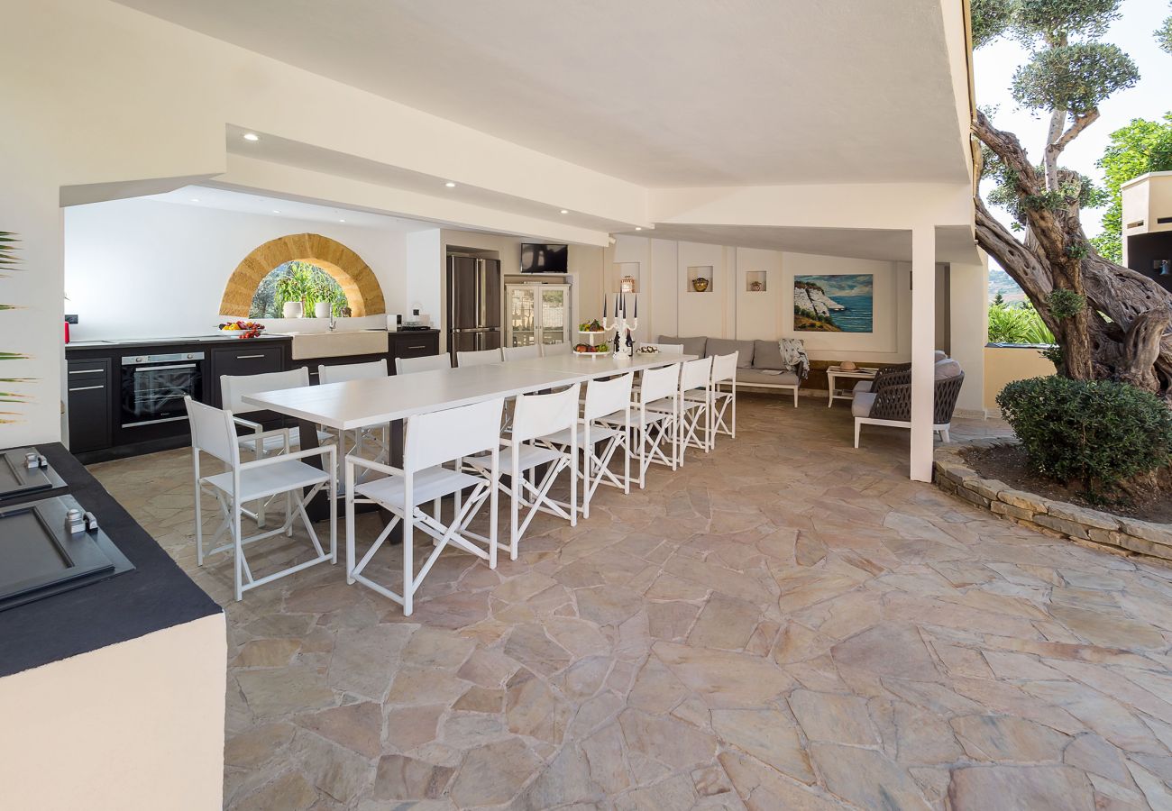 Villa a Agrigento - Splendida villa con piscina, area wellness, campetto di calcio ad Agrigento - 14 pax