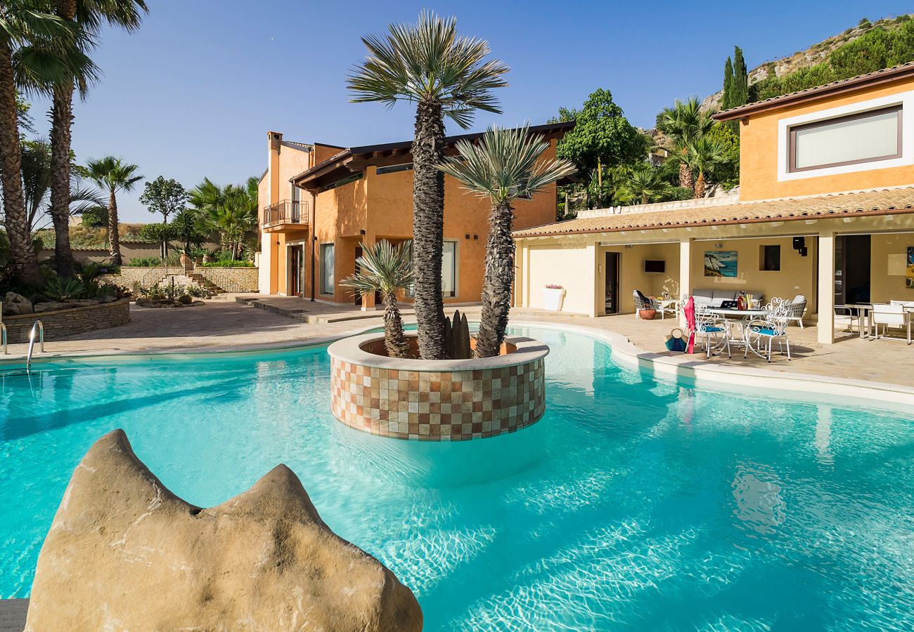 Villa a Agrigento - Splendida villa con piscina, area wellness, campetto di calcio ad Agrigento - 14 pax