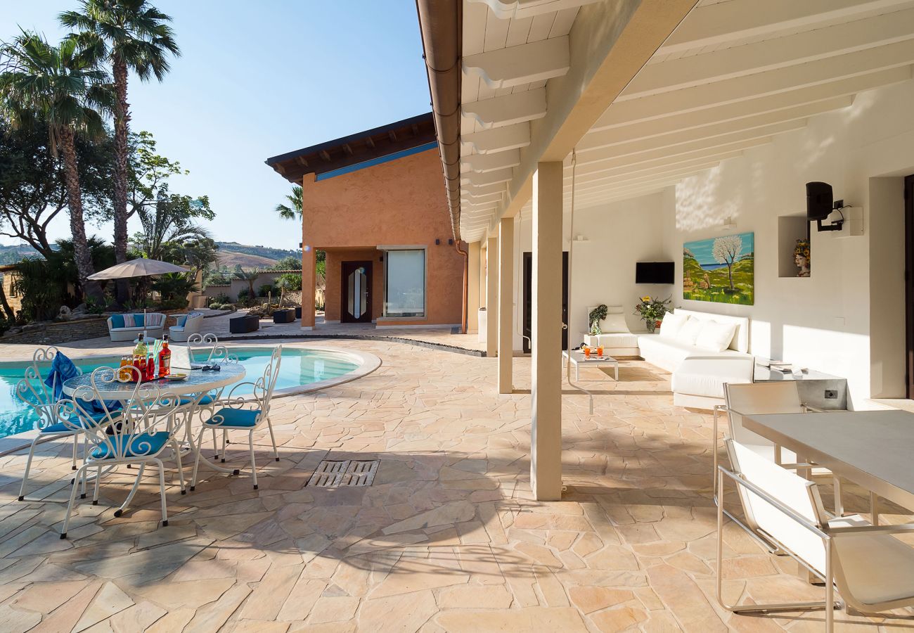 Villa a Agrigento - Splendida villa con piscina, area wellness, campetto di calcio ad Agrigento - 14 pax
