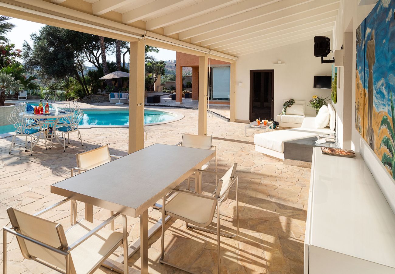 Villa a Agrigento - Splendida villa con piscina, area wellness, campetto di calcio ad Agrigento - 14 pax