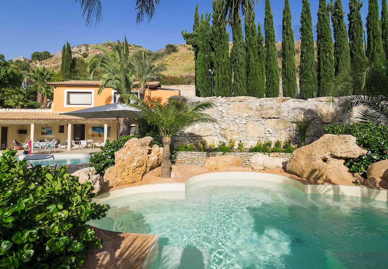 Villa a Agrigento - Splendida villa con piscina, area wellness, campetto di calcio ad Agrigento - 14 pax