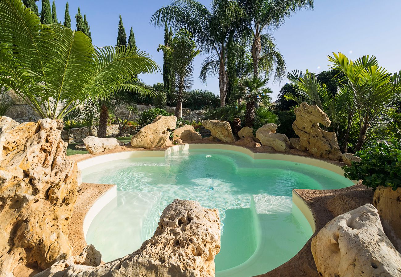 Villa a Agrigento - Splendida villa con piscina, area wellness, campetto di calcio ad Agrigento - 14 pax