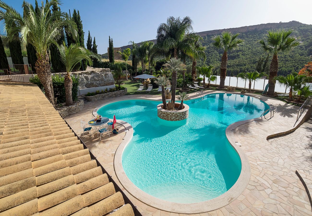 Villa a Agrigento - Splendida villa con piscina, area wellness, campetto di calcio ad Agrigento - 14 pax