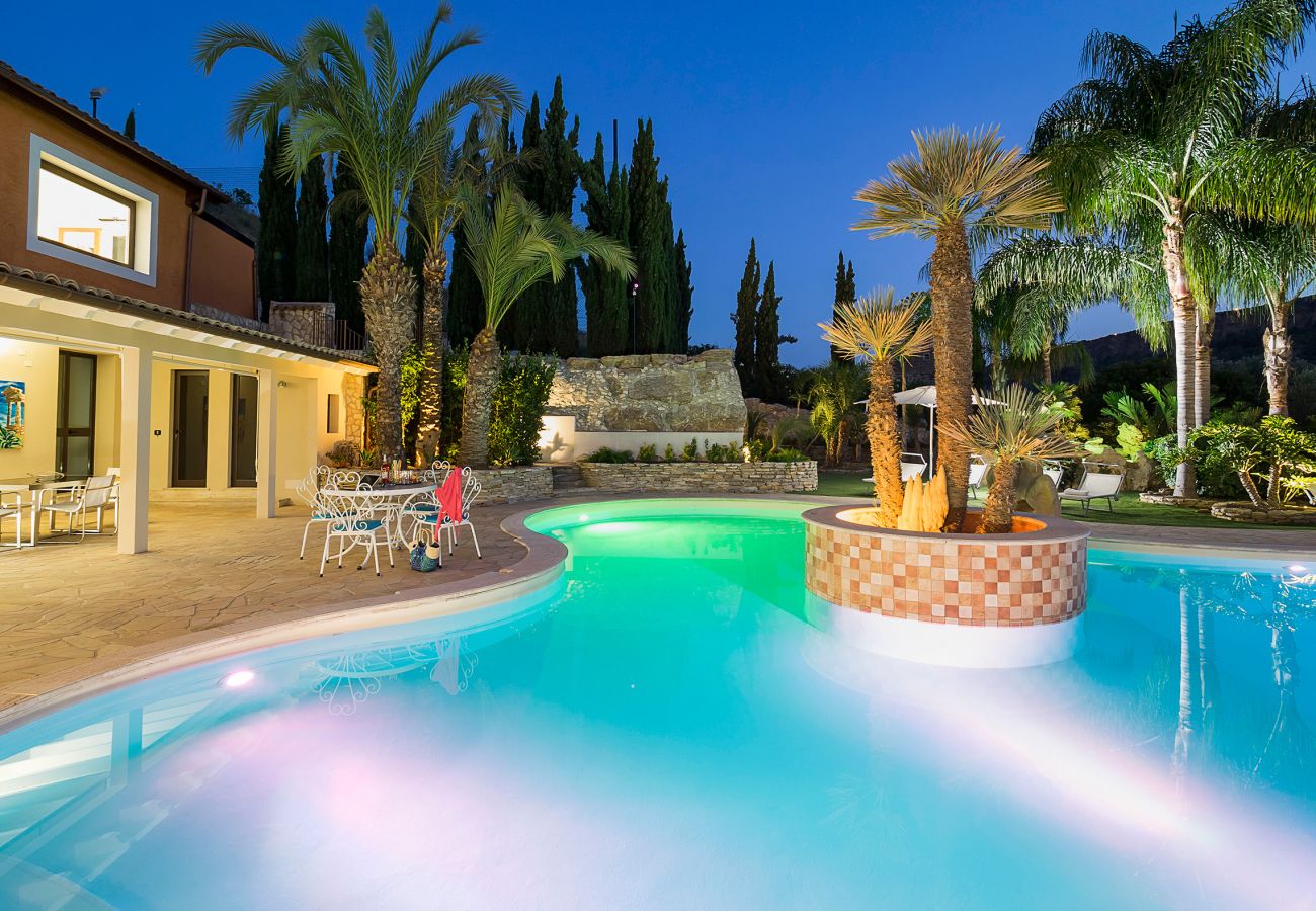 Villa a Agrigento - Splendida villa con piscina, area wellness, campetto di calcio ad Agrigento - 14 pax