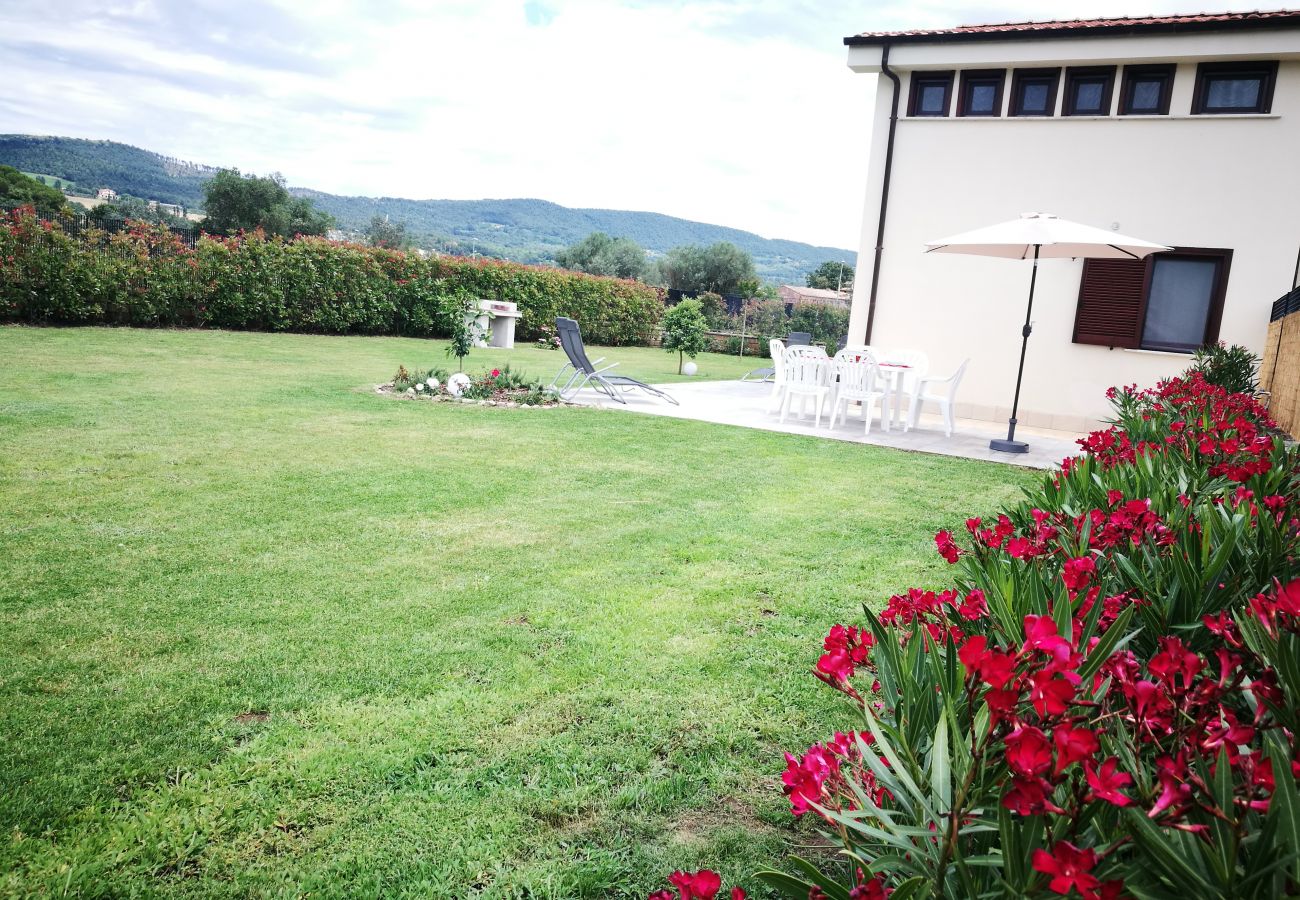 Casa a Bolsena - Casa Vacanza Maris - a soli 300 m dalla spiagga e con hot tub