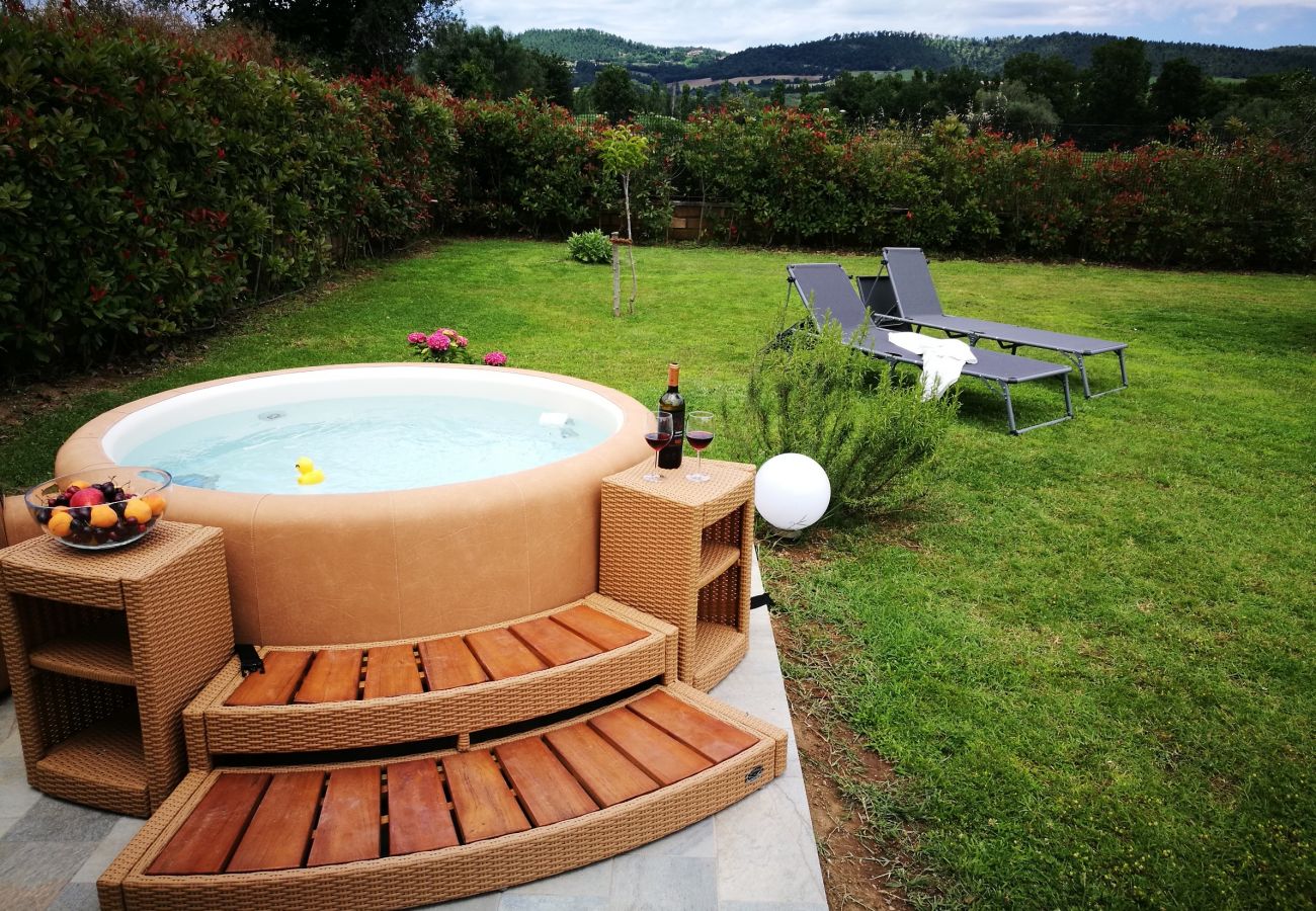 Casa a Bolsena - Casa Vacanza Maris - a soli 300 m dalla spiagga e con hot tub