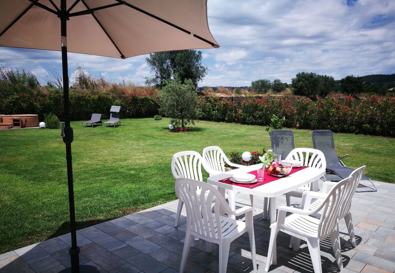 Casa a Bolsena - Casa Vacanza Maris - a soli 300 m dalla spiagga e con hot tub