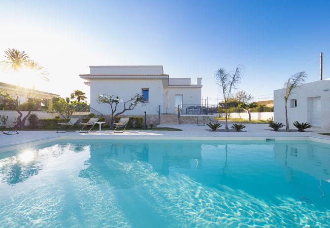 Villa a Marsala - Villa con piscina a pochi passi dal mare a Marsala, Sicilia