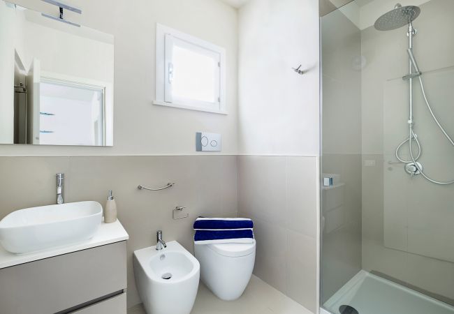 Villa a Siracusa - Villa sul mare con mini piscina a Fontane Bianche, Sicilia Villa a Siracusa - Villa sul mare con mini piscina a Fontane Bianche, Sicilia