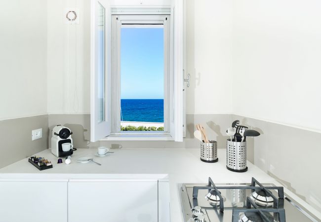 Villa a Siracusa - Villa sul mare con mini piscina a Fontane Bianche, Sicilia Villa a Siracusa - Villa sul mare con mini piscina a Fontane Bianche, Sicilia