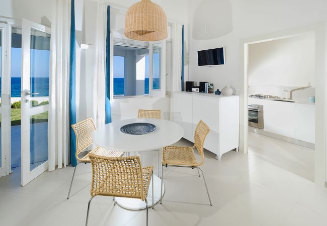 Villa a Siracusa - Villa sul mare con mini piscina a Fontane Bianche, Sicilia Villa a Siracusa - Villa sul mare con mini piscina a Fontane Bianche, Sicilia