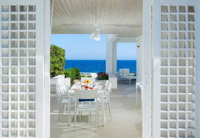 Villa a Siracusa - Villa sul mare con mini piscina a Fontane Bianche, Sicilia Villa a Siracusa - Villa sul mare con mini piscina a Fontane Bianche, Sicilia