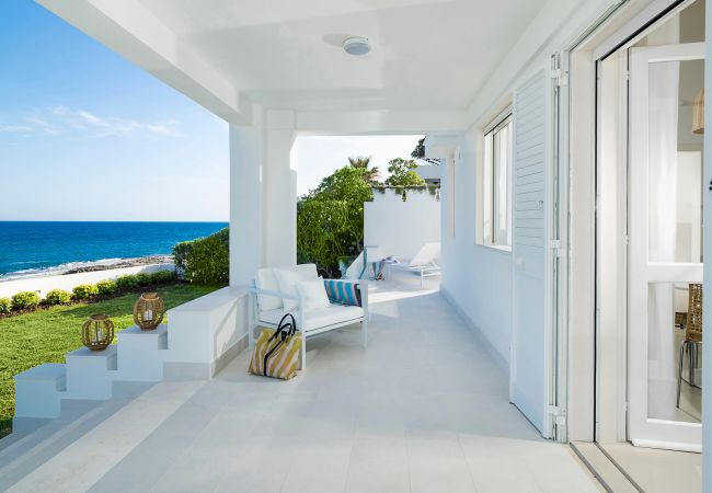 Villa a Siracusa - Villa sul mare con mini piscina a Fontane Bianche, Sicilia Villa a Siracusa - Villa sul mare con mini piscina a Fontane Bianche, Sicilia