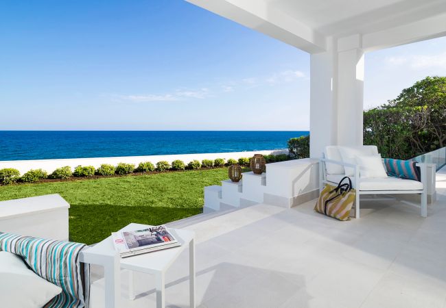 Villa a Siracusa - Villa sul mare con mini piscina a Fontane Bianche, Sicilia Villa a Siracusa - Villa sul mare con mini piscina a Fontane Bianche, Sicilia