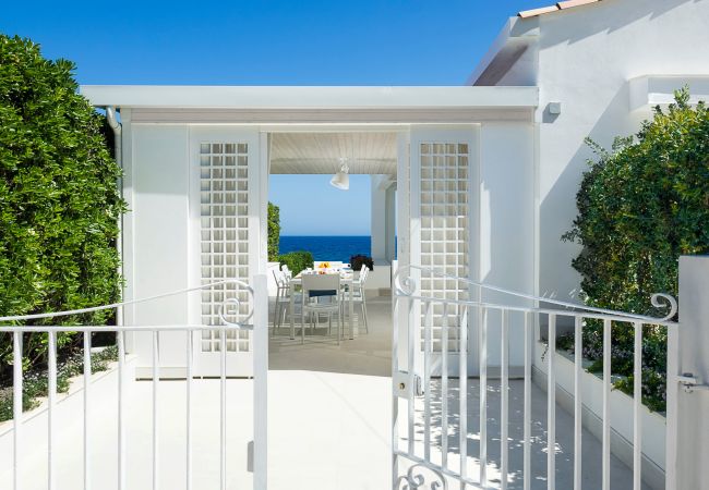 Villa a Siracusa - Villa sul mare con mini piscina a Fontane Bianche, Sicilia Villa a Siracusa - Villa sul mare con mini piscina a Fontane Bianche, Sicilia