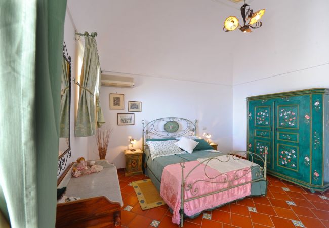 Casa a Praiano - Casa Elena - Nel centro di Praiano, Parcheggio e Vasca Panoramica Casa a Praiano - Casa Elena - Nel centro di Praiano, Parcheggio e Vasca Panoramica