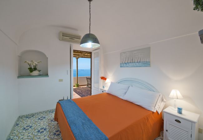 Casa a Praiano - Casa Sunset - Terrazza panoramica con vista su Positano e Capri  Casa a Praiano - Casa Sunset - Terrazza panoramica con vista su Positano e Capri