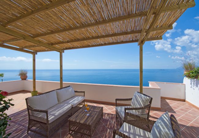 Casa a Praiano - Casa Sunset - Terrazza panoramica con vista su Positano e Capri  Casa a Praiano - Casa Sunset - Terrazza panoramica con vista su Positano e Capri