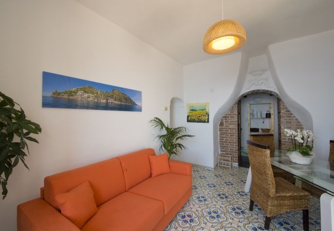 Casa a Praiano - Casa Sunset - Terrazza panoramica con vista su Positano e Capri  Casa a Praiano - Casa Sunset - Terrazza panoramica con vista su Positano e Capri