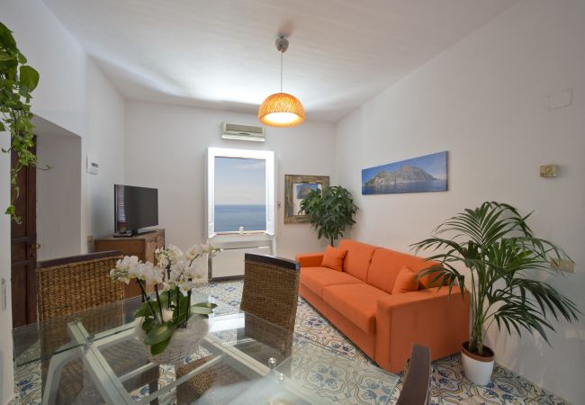 Casa a Praiano - Casa Sunset - Terrazza panoramica con vista su Positano e Capri  Casa a Praiano - Casa Sunset - Terrazza panoramica con vista su Positano e Capri