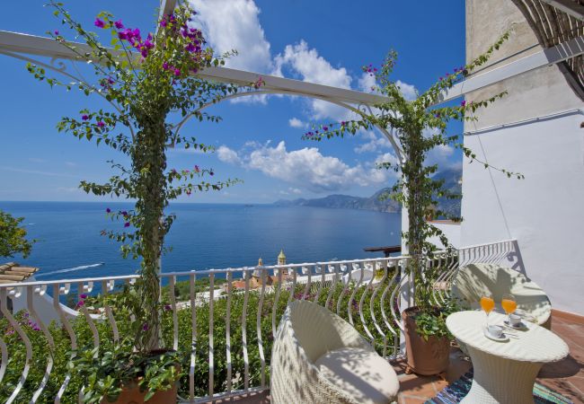 Casa a Praiano - Casa Sunset - Terrazza panoramica con vista su Positano e Capri  Casa a Praiano - Casa Sunset - Terrazza panoramica con vista su Positano e Capri