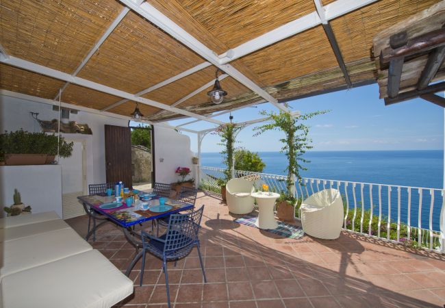 Casa a Praiano - Casa Sunset - Terrazza panoramica con vista su Positano e Capri  Casa a Praiano - Casa Sunset - Terrazza panoramica con vista su Positano e Capri