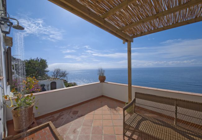 Casa a Praiano - Casa Sunset - Terrazza panoramica con vista su Positano e Capri  Casa a Praiano - Casa Sunset - Terrazza panoramica con vista su Positano e Capri
