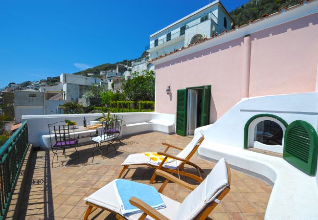 Casa a Praiano - Casale Fralisa - Meravigliosa terrazza e vasca idromassaggio vista mare Casa a Praiano - Casale Fralisa - Meravigliosa terrazza e vasca idromassaggio vista mare