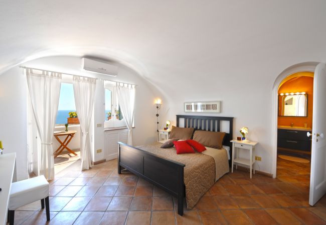 Casa a Praiano - Casale Fralisa - Meravigliosa terrazza e vasca idromassaggio vista mare Casa a Praiano - Casale Fralisa - Meravigliosa terrazza e vasca idromassaggio vista mare
