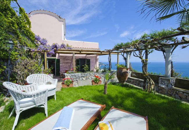 Casa a Praiano - Casale Fralisa - Meravigliosa terrazza e vasca idromassaggio vista mare Casa a Praiano - Casale Fralisa - Meravigliosa terrazza e vasca idromassaggio vista mare