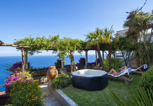 Casa a Praiano - Casale Fralisa - Meravigliosa terrazza e vasca idromassaggio vista mare