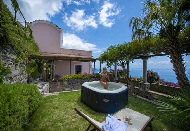 Casa a Praiano - Casale Fralisa - Meravigliosa terrazza e vasca idromassaggio vista mare Casa a Praiano - Casale Fralisa - Meravigliosa terrazza e vasca idromassaggio vista mare
