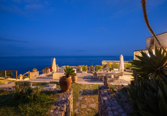 Villa a Praiano - Villa Panorama - Giardino vista sul mare e Sauna  Villa a Praiano - Villa Panorama - Giardino vista sul mare e Sauna