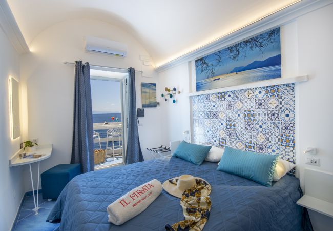 Affitto per camere a Praiano - Romantic Room - Una Fuga sulla Scogliera Affitto per camere a Praiano - Romantic Room - Una Fuga sulla Scogliera