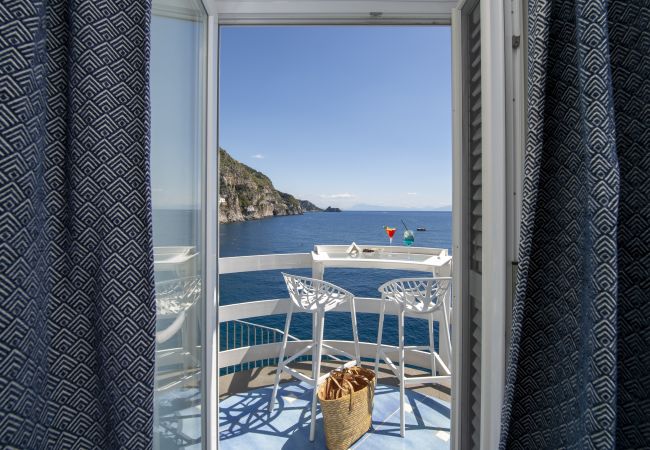 Affitto per camere a Praiano - Romantic Room - Una Fuga sulla Scogliera Affitto per camere a Praiano - Romantic Room - Una Fuga sulla Scogliera
