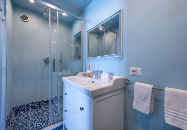 Affitto per camere a Praiano - Romantic Room - Una Fuga sulla Scogliera Affitto per camere a Praiano - Romantic Room - Una Fuga sulla Scogliera