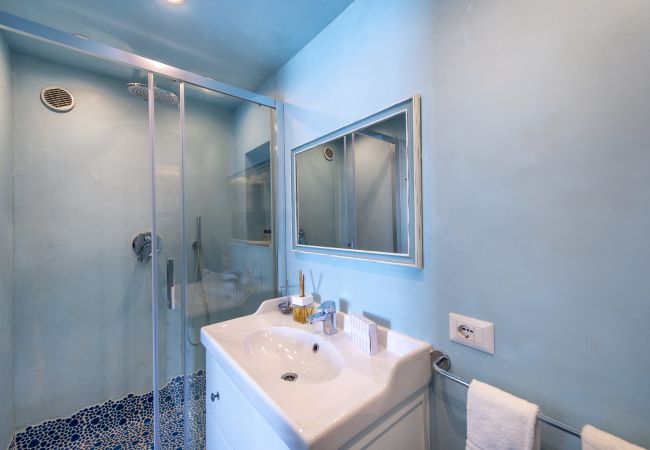 Affitto per camere a Praiano - Romantic Room - Una Fuga sulla Scogliera Affitto per camere a Praiano - Romantic Room - Una Fuga sulla Scogliera