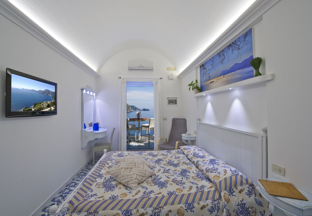 Studio a Praiano - Romantic Room - Incastonata nella Roccia, a picco sul mare