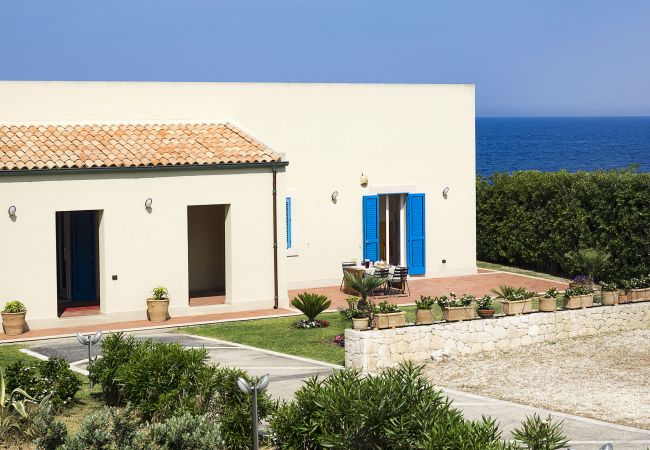 Villa a Augusta - Villa con piscina al mare in Val di Noto, Sicily South-East - 8 pax Villa a Augusta - Villa con piscina al mare in Val di Noto, Sicily South-East - 8 pax