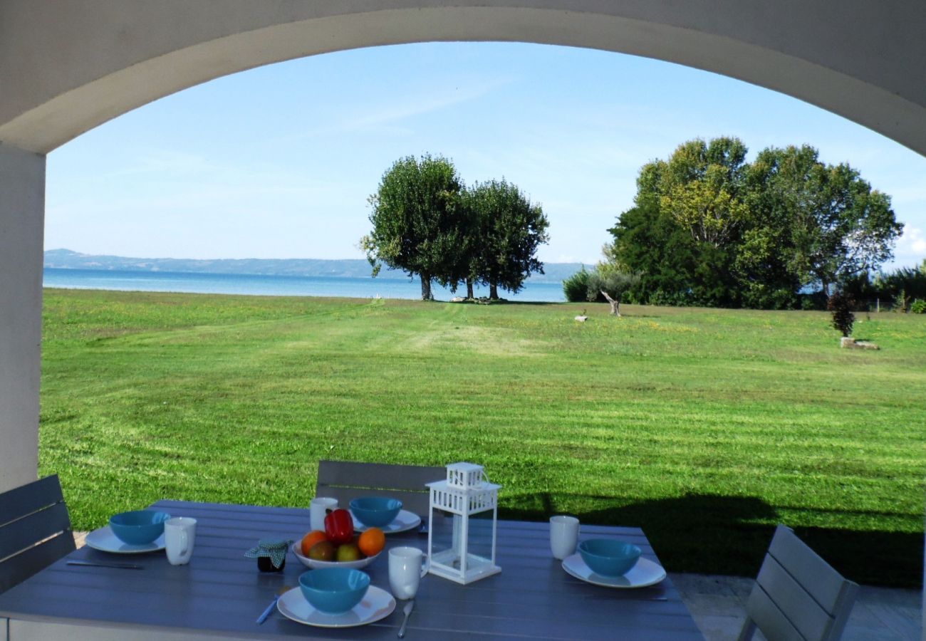 terrazza con vista sul lago di Bolsena