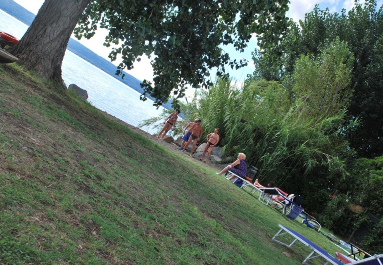 spiaggia sul lago di Bolsena
