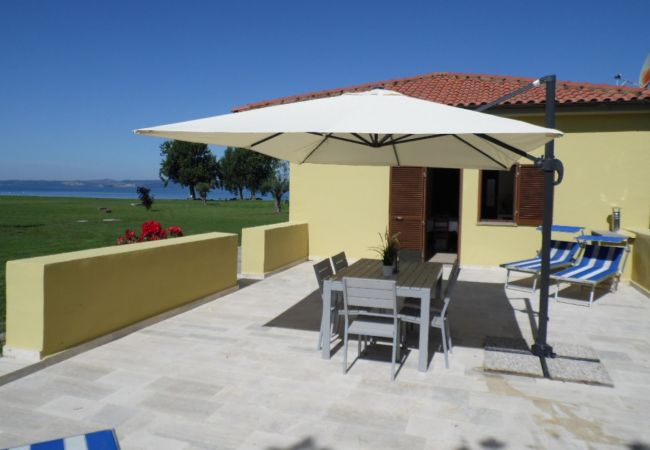 terrazza con vista sul lago di Bolsena