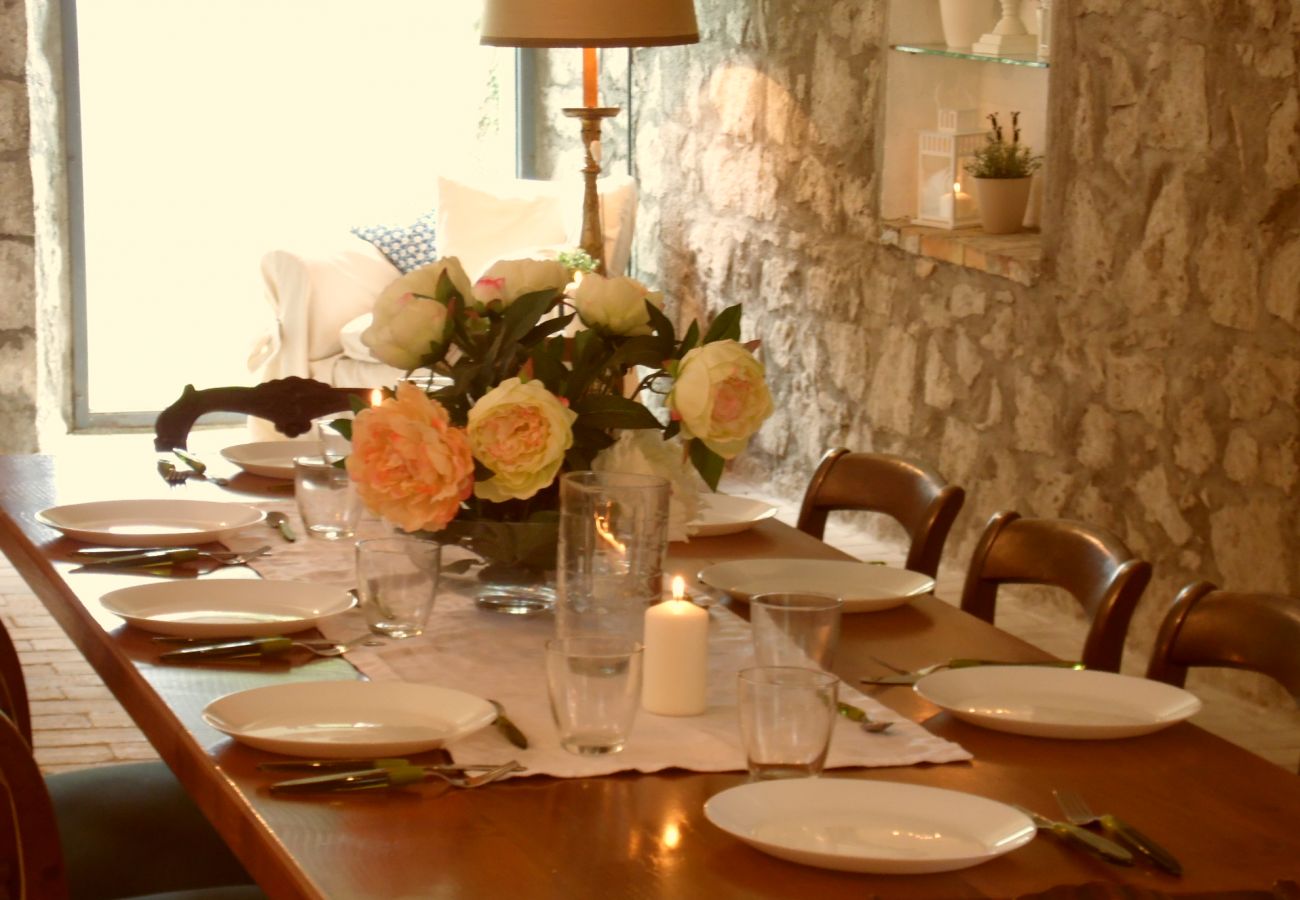 sala da pranzo in casolare sul lago di Bolsena