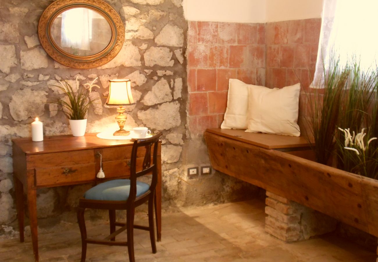 interno del casolare Vallalta sul lago di Bolsena